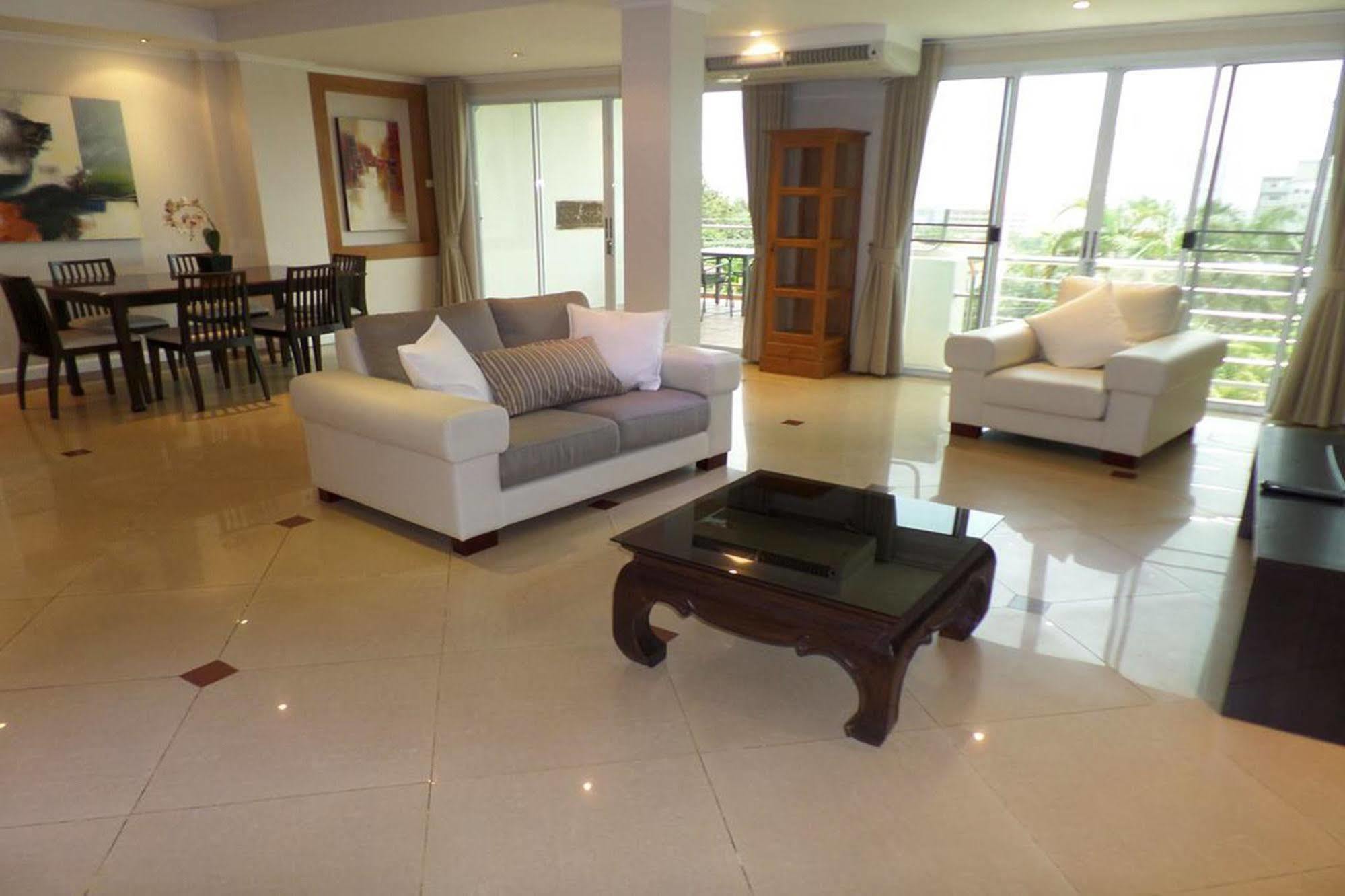 Westbury Residence Pattaya Bagian luar foto